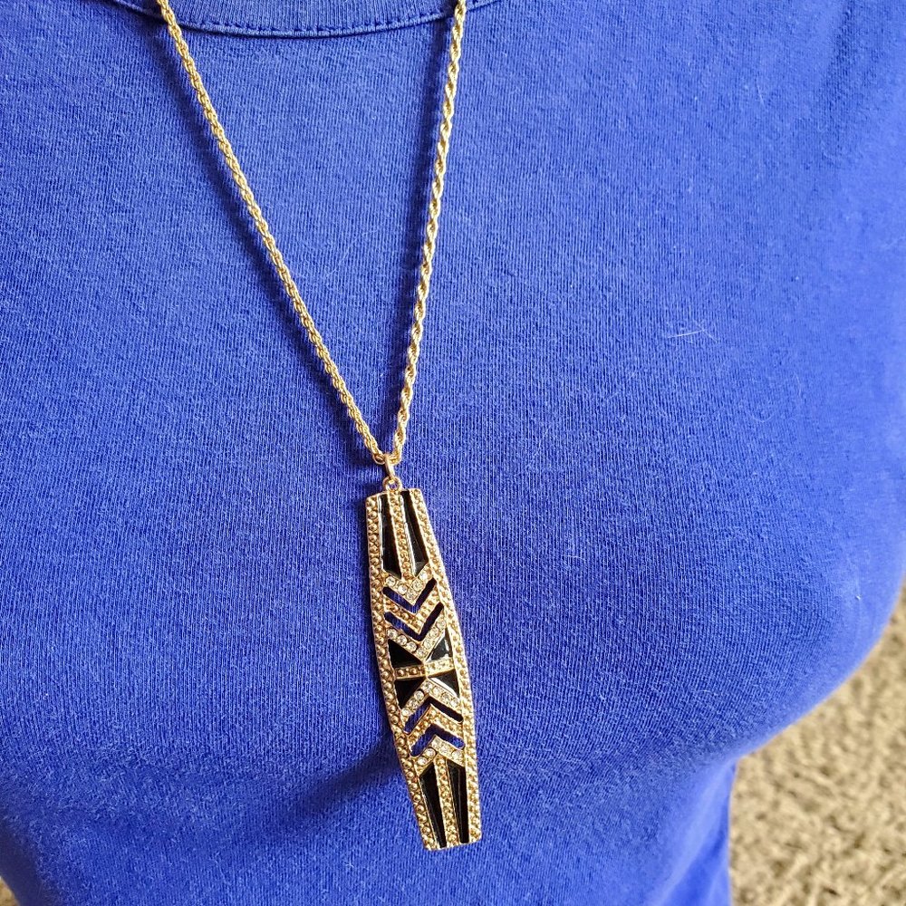 24" Vintage Gold Tone Enamel Pendant Necklace